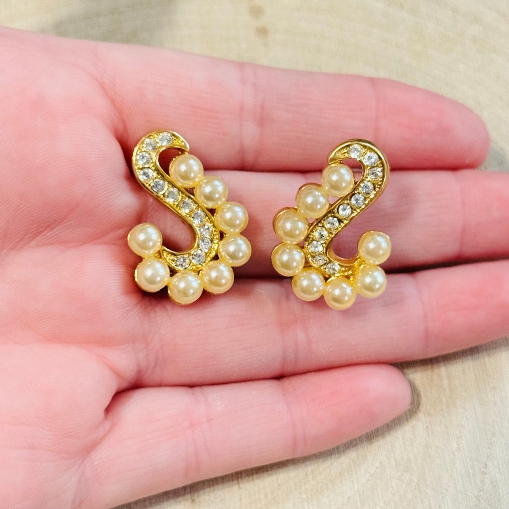VTG Regal pearl Crystal rhinestone Earrings clip Sparkly Jeweled 90s gilt gold